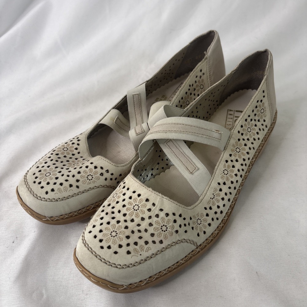 Rieker Antistress Perforated Floral Cutout Mary Jane 40 8.5/9 Cottagecore Flats